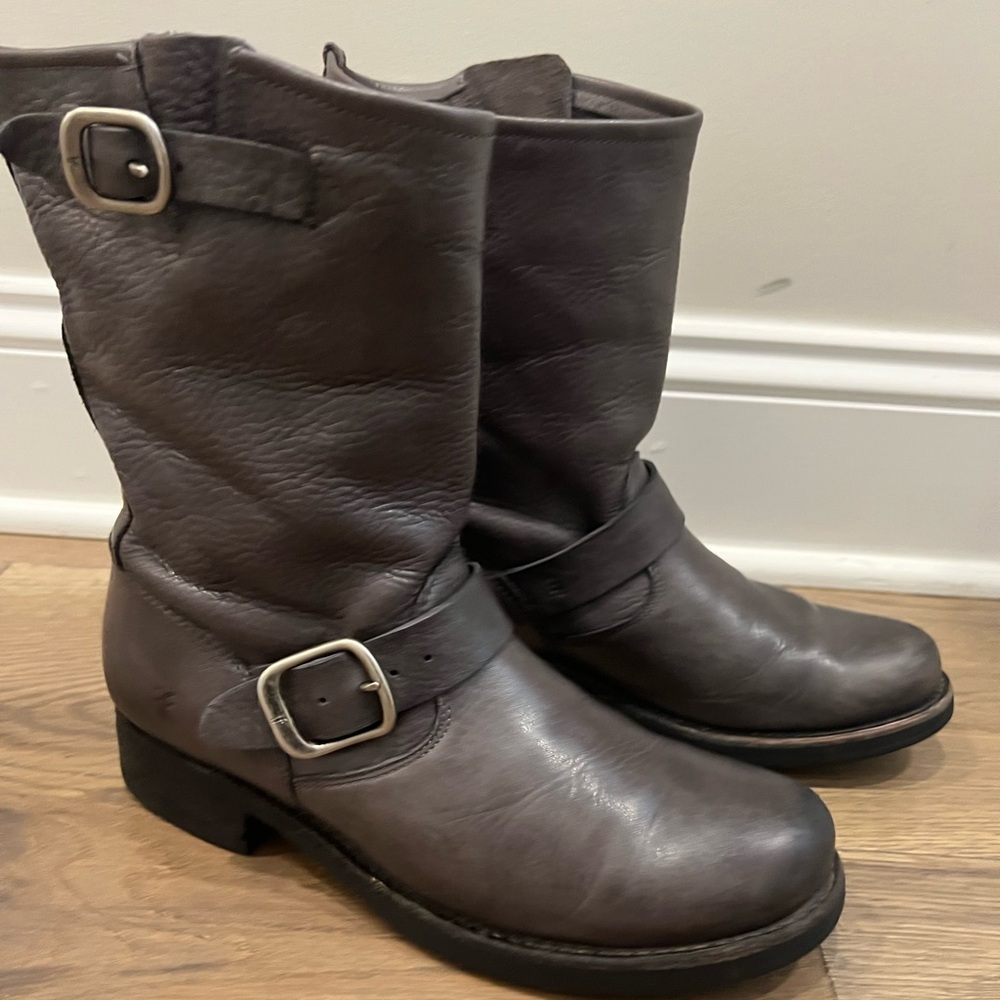 Frye Veronica Short Slouchy Boot
Gray Women's Size 7